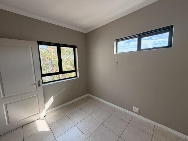 To Let 2 Bedroom Property for Rent in Maitland Western Cape